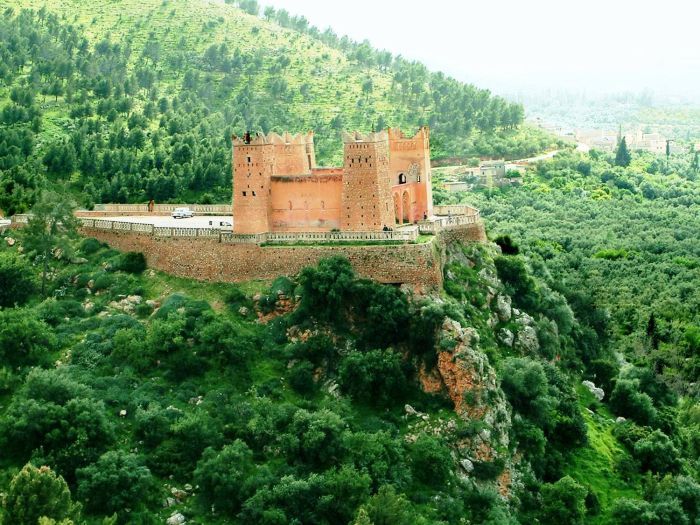 Location de voiture au Maroc pour aller  la Kasbah de Bni Mellal